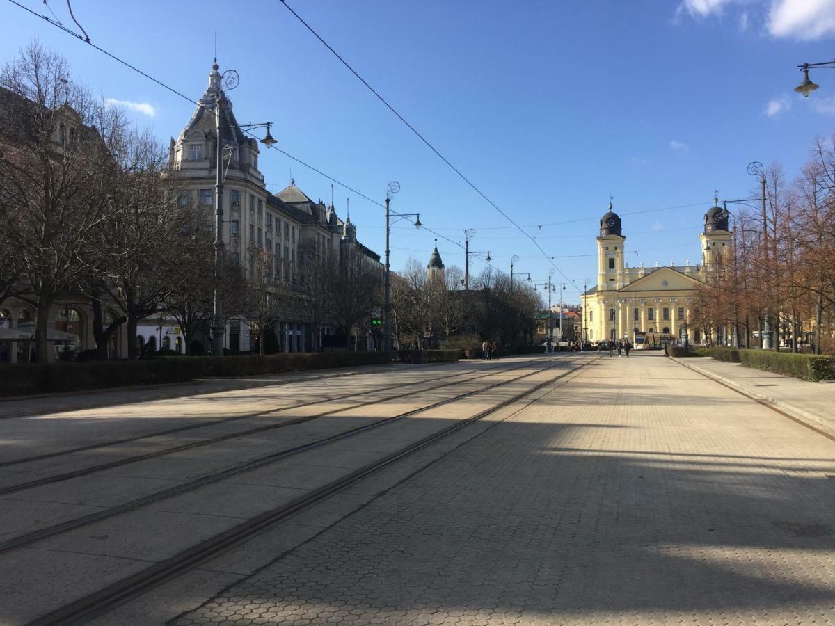 Simonffy Central Apartment Debrecen Eksteriør bilde